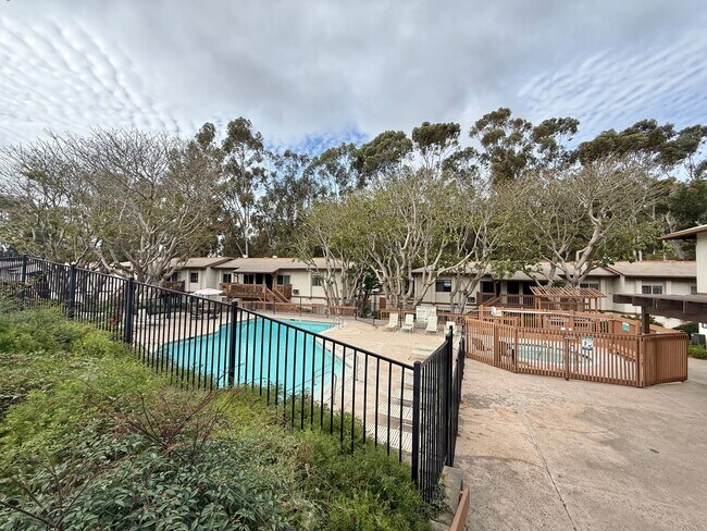 Foto del edificio - Bright & Spacious 2-Bedroom Condo in Prime Mission Valley Location!