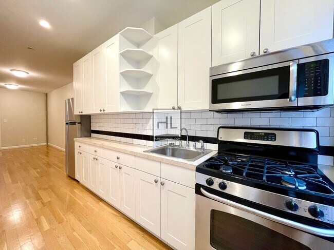 Building Photo - Large 1 Bed | East 9th Street, East Village