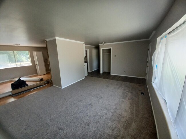 Photo - 530 E 5300 S House