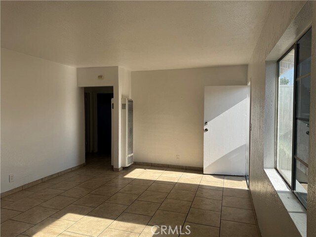 Building Photo - 1111 W 93rd St