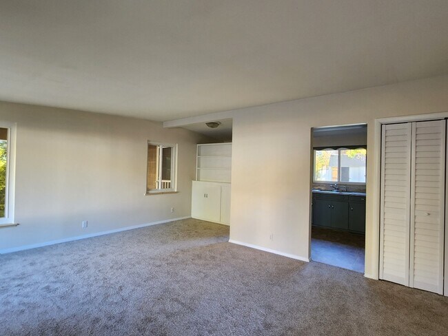 Building Photo - 1609 Crestmore Pl