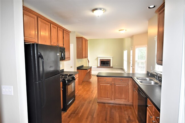Building Photo - 2200 Rose Walk Dr