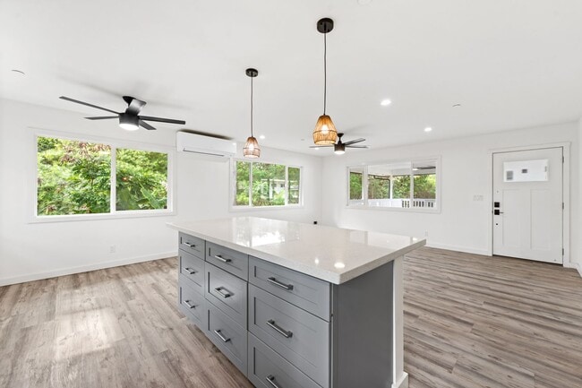 Building Photo - BK-1523