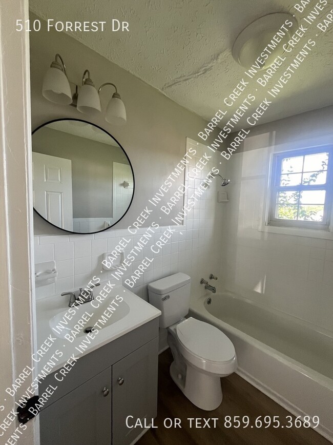 Building Photo - 2-Bed 1-Bath + Huge Yard
