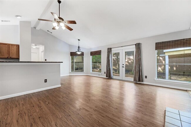 Building Photo - 15 Tulip Hill Ct