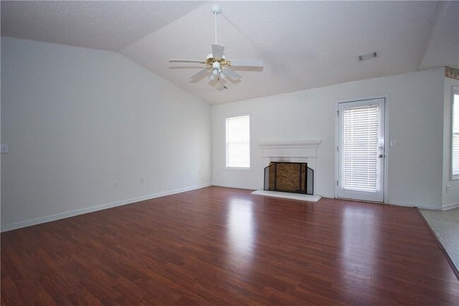 Building Photo - 2804 James Henry Dr