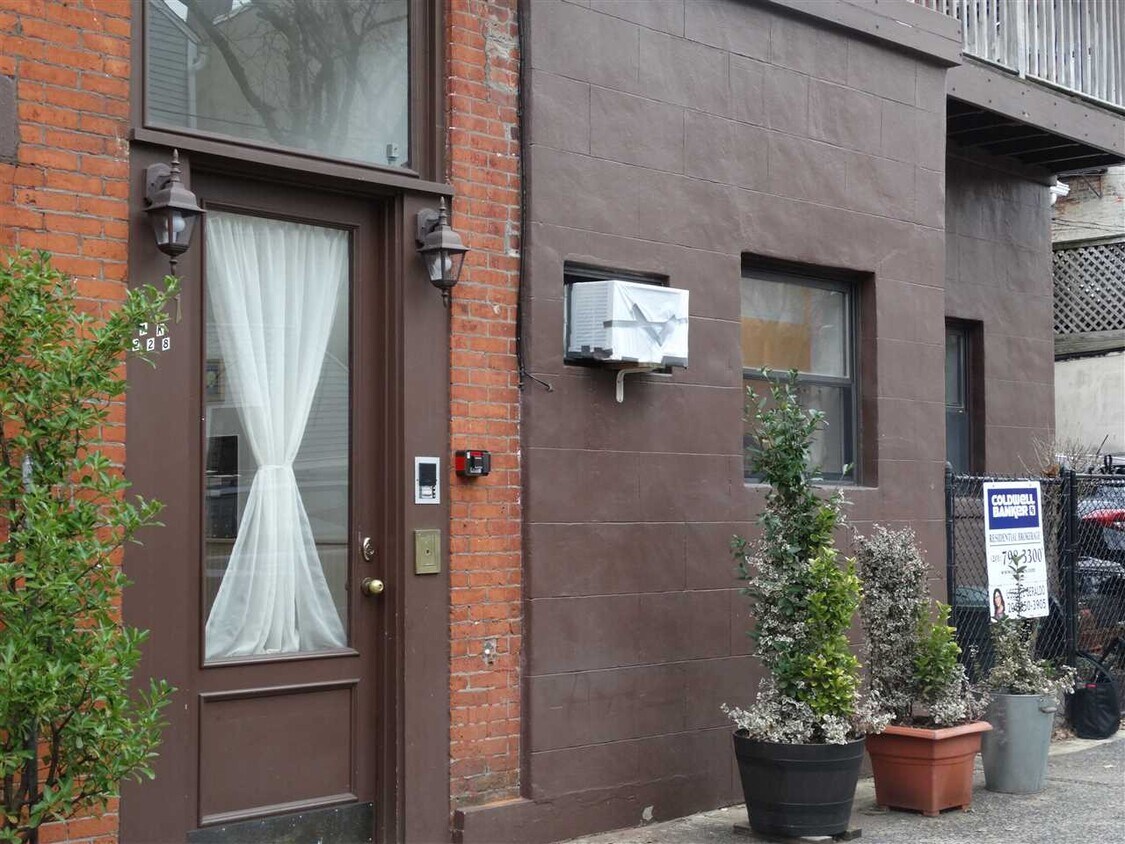 Foto principal - 121 Erie St