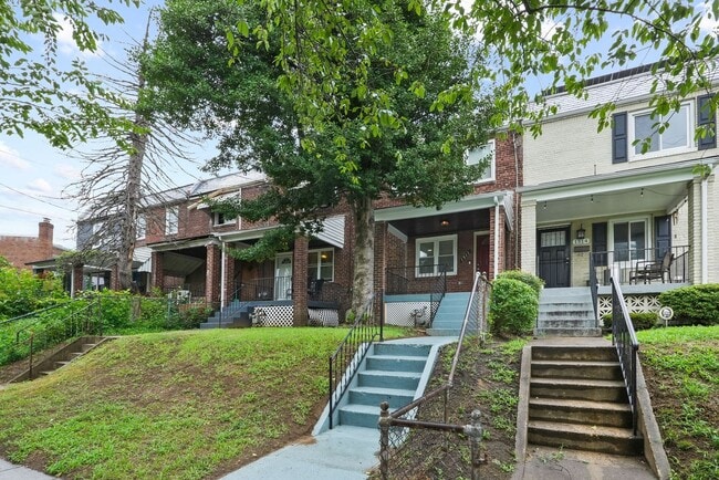 Building Photo - Amazing 3 BR/2 BA Townhome in Fairlawn!