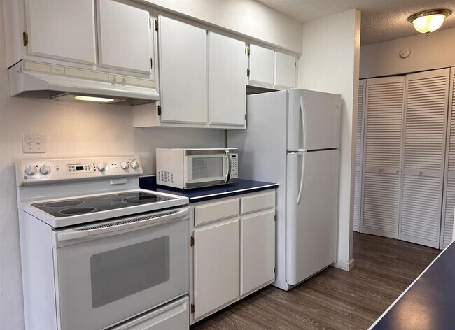 Foto del edificio - 2 Bedroom 1 Bathroom Condo