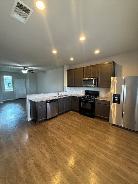 Foto del edificio - 7527 Merrylands Dr