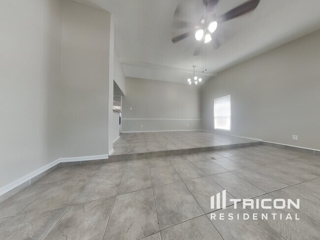 Foto del edificio - 5534 Canyon Forest Dr
