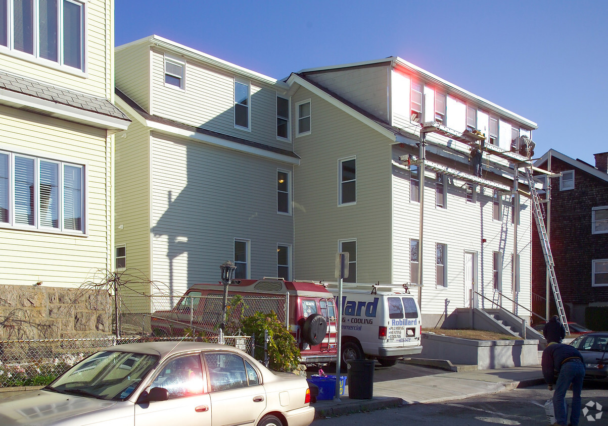 Building Photo - 366 Bank St