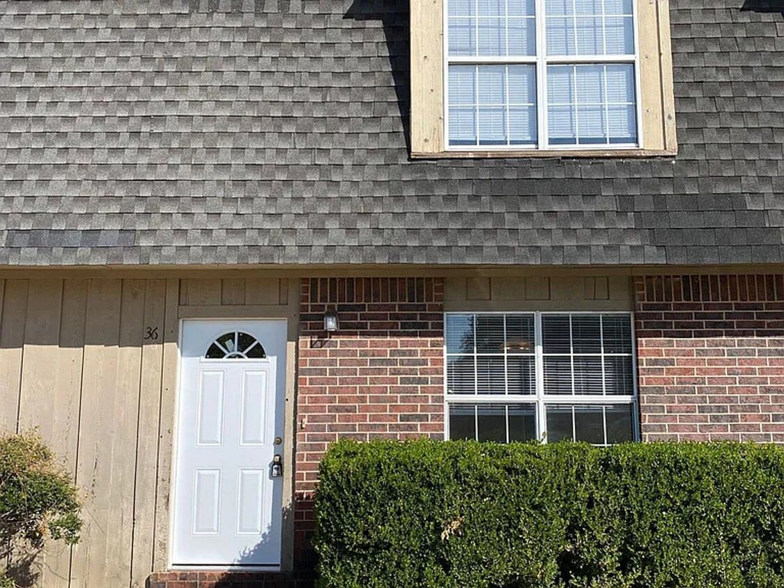 Primary Photo - Available January 1st! 2 Bedrooms, 1.5 Bathrooms Two-Story Townhouse in Farmington