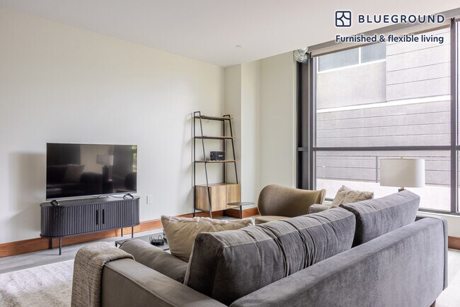 Foto del edificio - 110 W Ocean Blvd