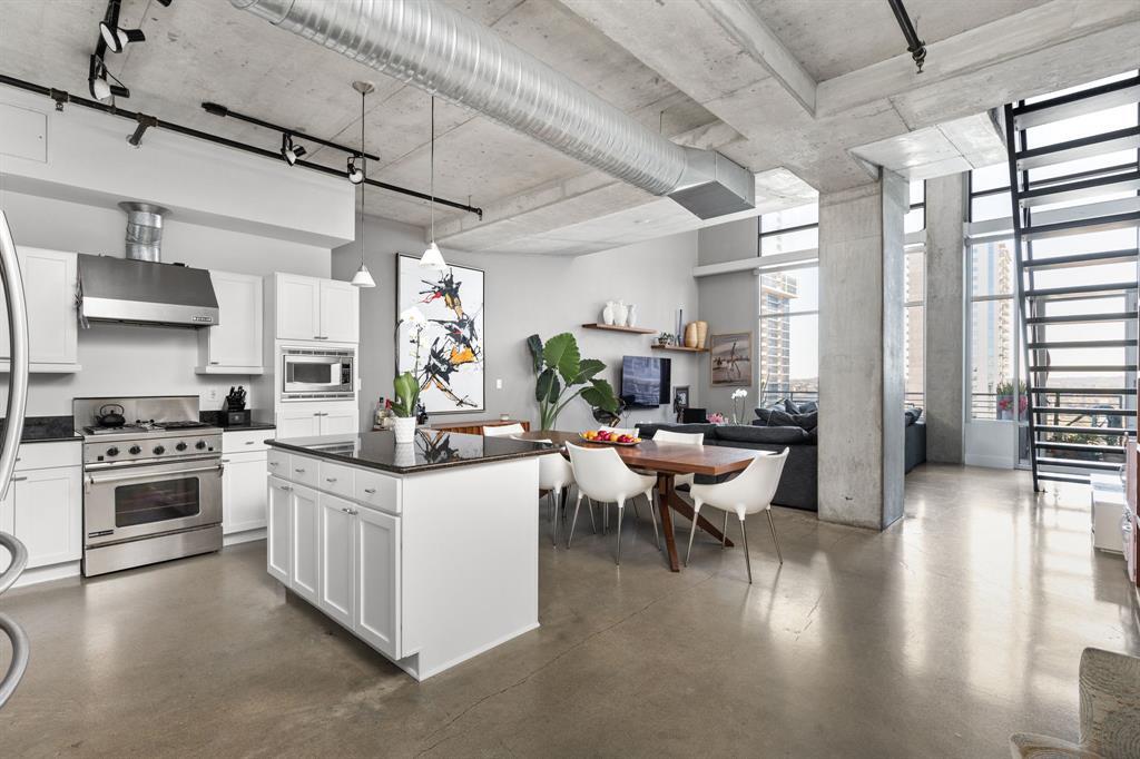 Foto principal - 800 W 5th St