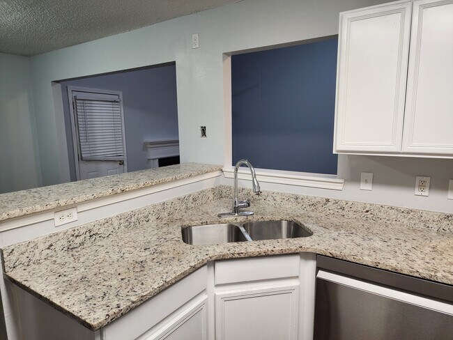 Foto del edificio - 2378 Charleston Pointe SE