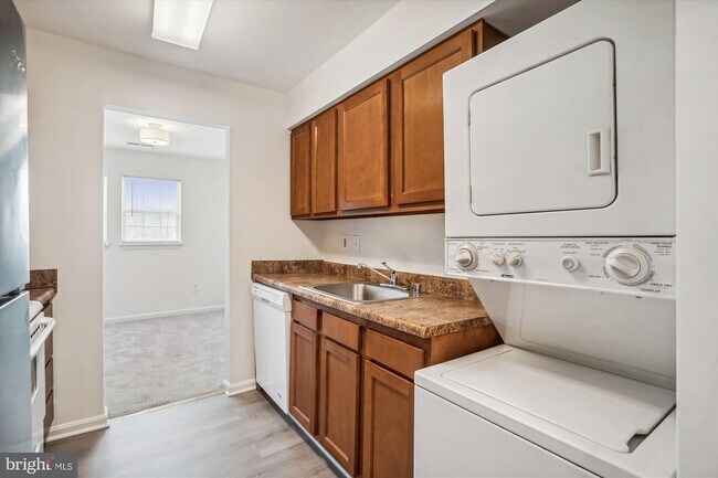 Foto del edificio - 8555 Falls Run Rd