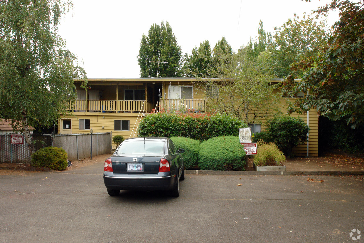 Building Photo - Saginaw Street Apartments