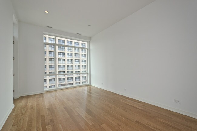 Building Photo - 1510 W Division St