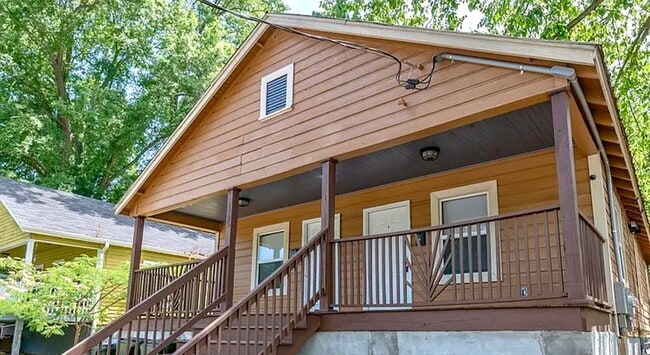 Building Photo - 1025 Rosedale Ave