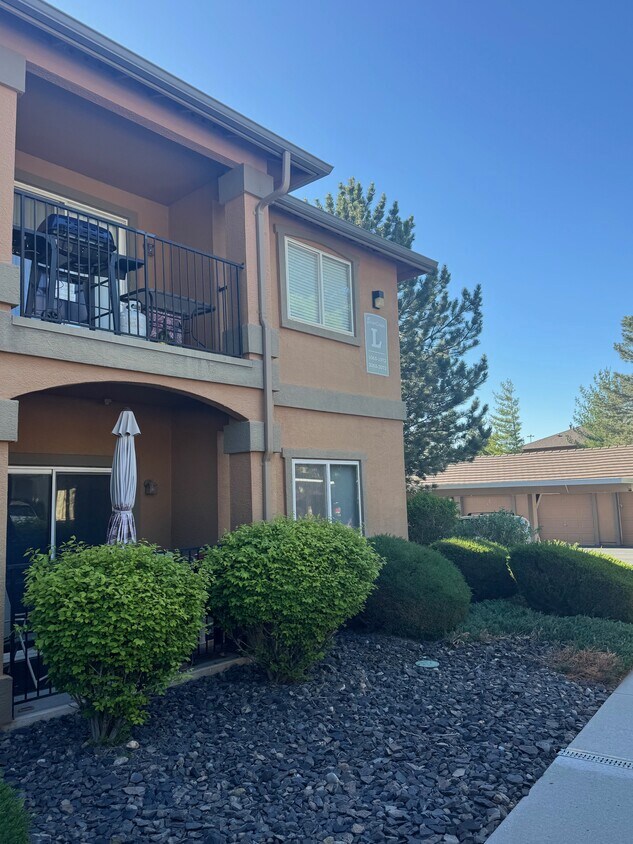 Foto principal - 6850 Sharlands Ave