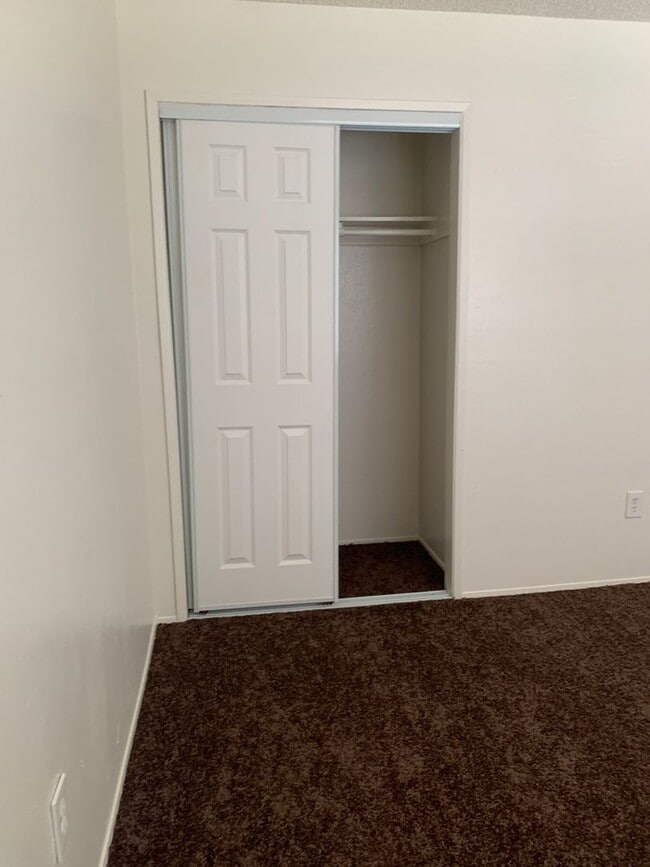 Building Photo - MI3616