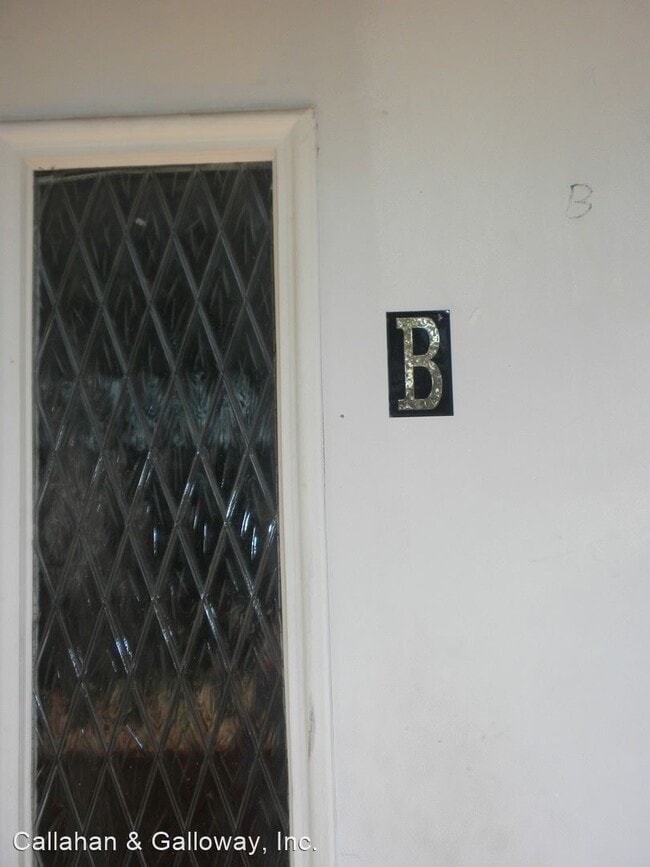Building Photo - 1410 University Ave