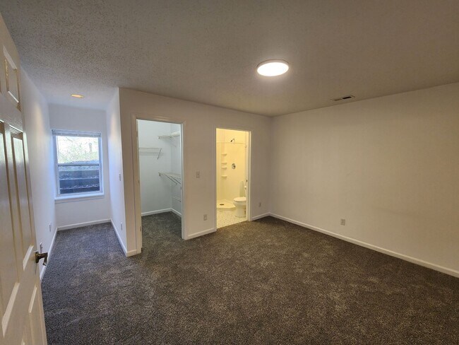 Foto del edificio - 30 Robinson Cove Rd