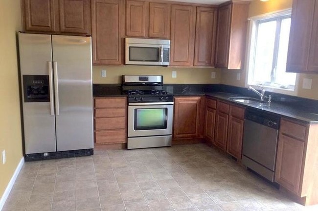 Kitchen - 41 Boston Rd