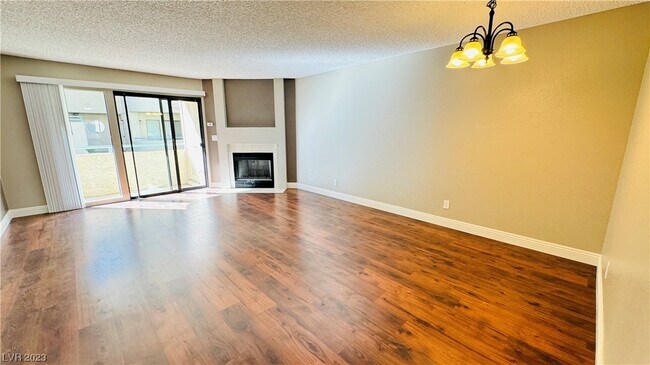Foto del edificio - 930 N Sloan Ln