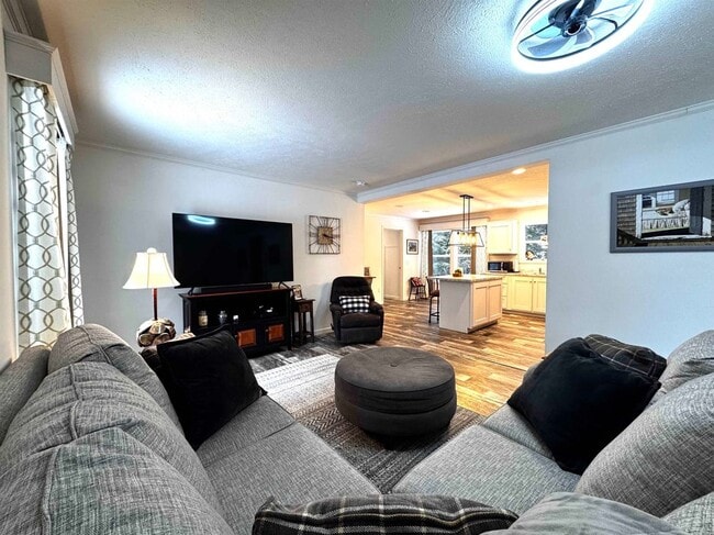 Building Photo - 30 Evergreen