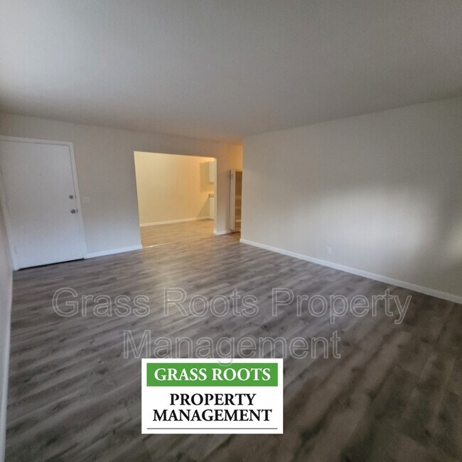 Foto del edificio - 254 Racetrack St