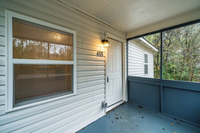 Building Photo - 406 Forest Rd