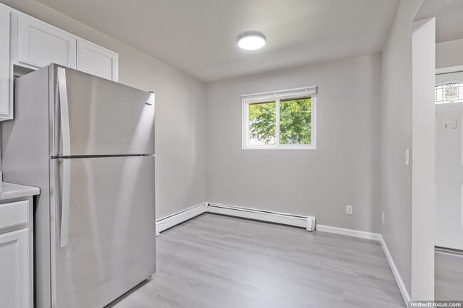 Interior Photo - 2001-2015 Evans St