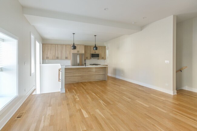 Foto del edificio - 1405 W Belden Ave