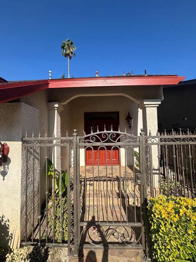 Foto del edificio - 4074 Old Topanga Canyon Rd