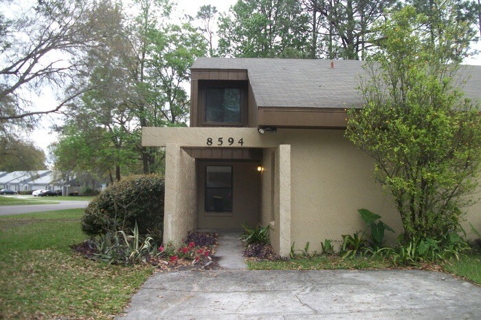 Foto principal - 2 Bedroom 2 Bath Townhouse Near NAS Jax