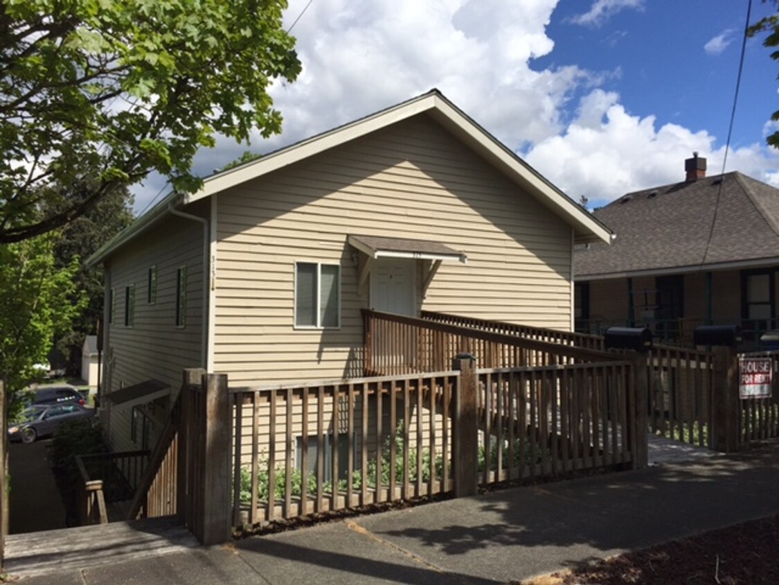 Primary Photo - York Properties, LLC - 313/315 Gladstone St