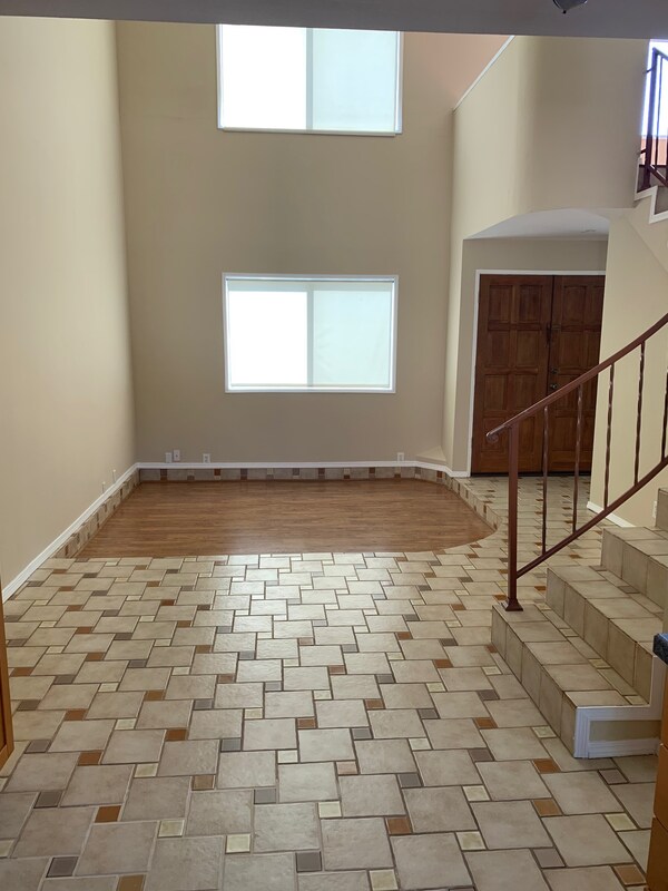 Foto del edificio - 2615 W Grand Ave