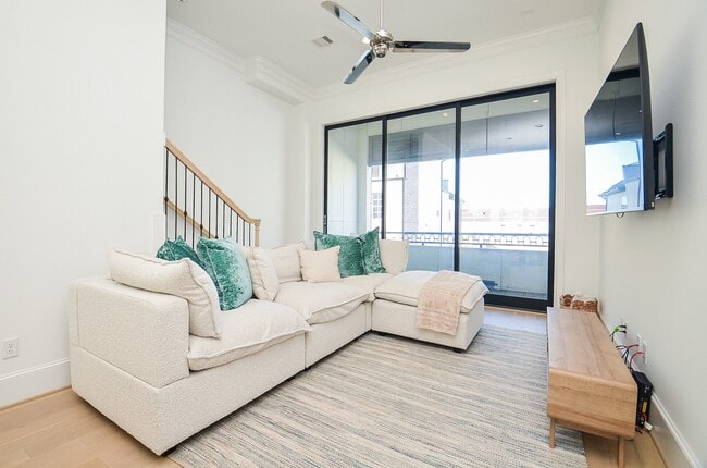 Foto del edificio - 6125 Cottage Grove Lake Dr