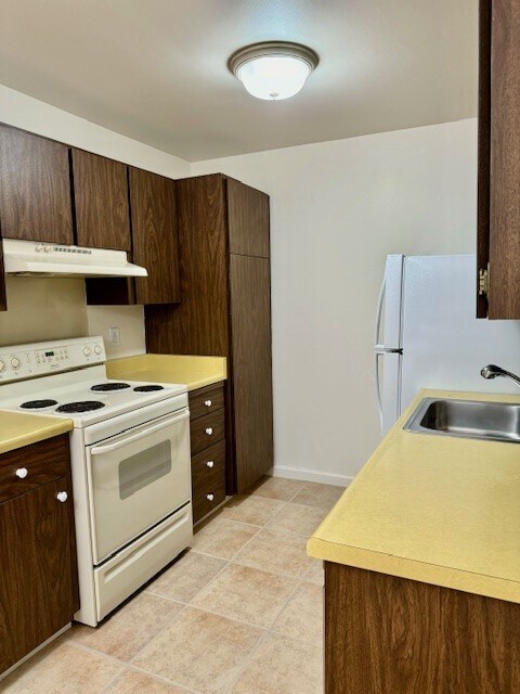 Building Photo - 100 Kinross Dr