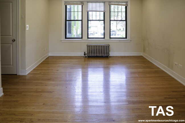 Building Photo - 2617 W Berwyn Ave