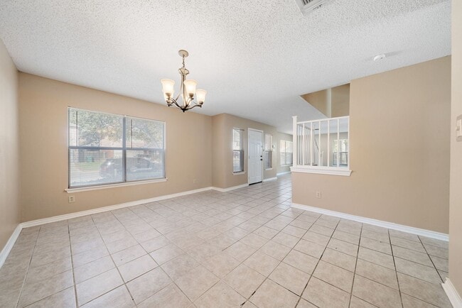 Building Photo - 4 Bedroom/2.5 Bath Redland Springs Subdivision