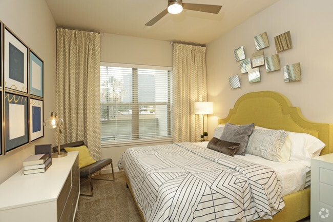 1BR,1BA W/DEN - 895SF - BEDROOM - One Oak Grove