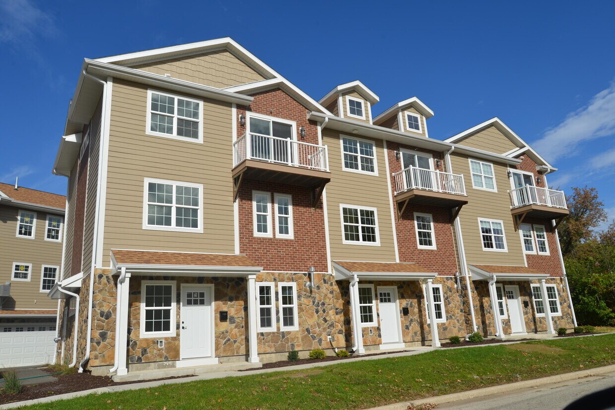 207 Fox St, Mukwonago, WI 53149 Condo for Rent in Mukwonago, WI