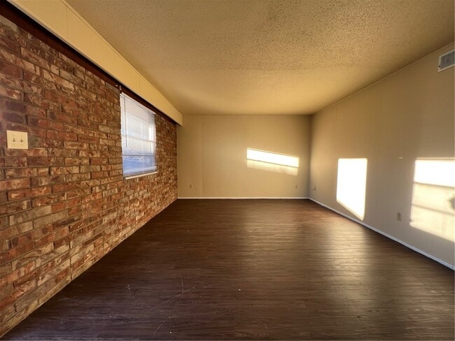 Building Photo - 2006 Theodore Dr