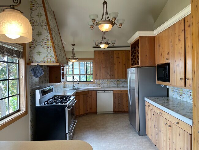 kitchen - 1463 Wellesley Ave