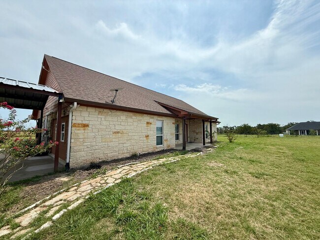 Foto del edificio - Peaceful country living on 10 acres!