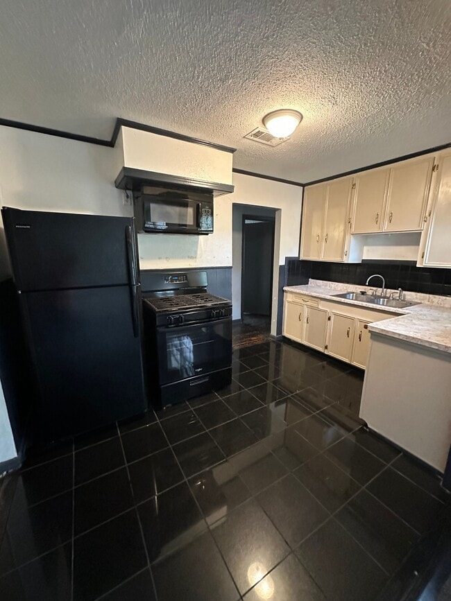 Building Photo - 1105 Christy St