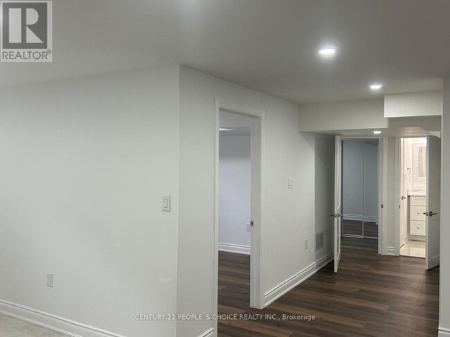 Building Photo - 66 Circus Cres